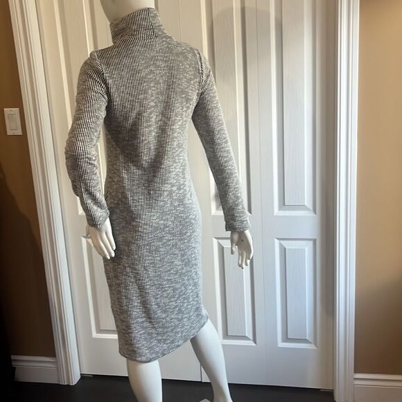 Midi dress with long sleeves - Picture 7 of 13